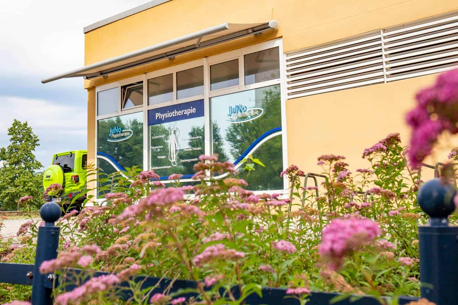 Außenansicht Physiotherapie Juno in Hoyerswerda nach der Praxisübernahme